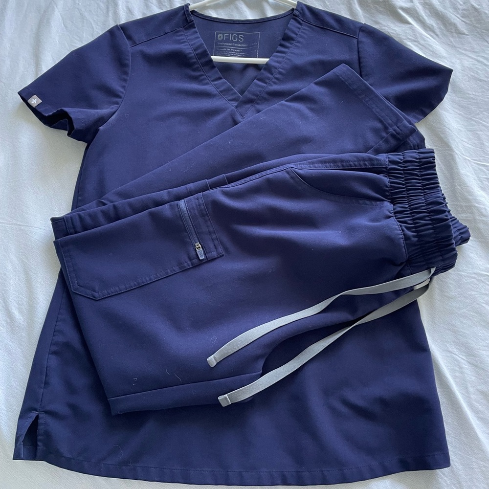 Figs yola high waist pant and catarina top scrub in navy